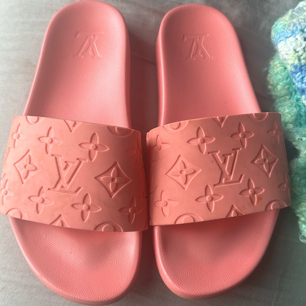 Lv pink slips
